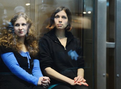 Russie Les Deux Pussy Riot En Route Vers Des Camps Loin De Moscou