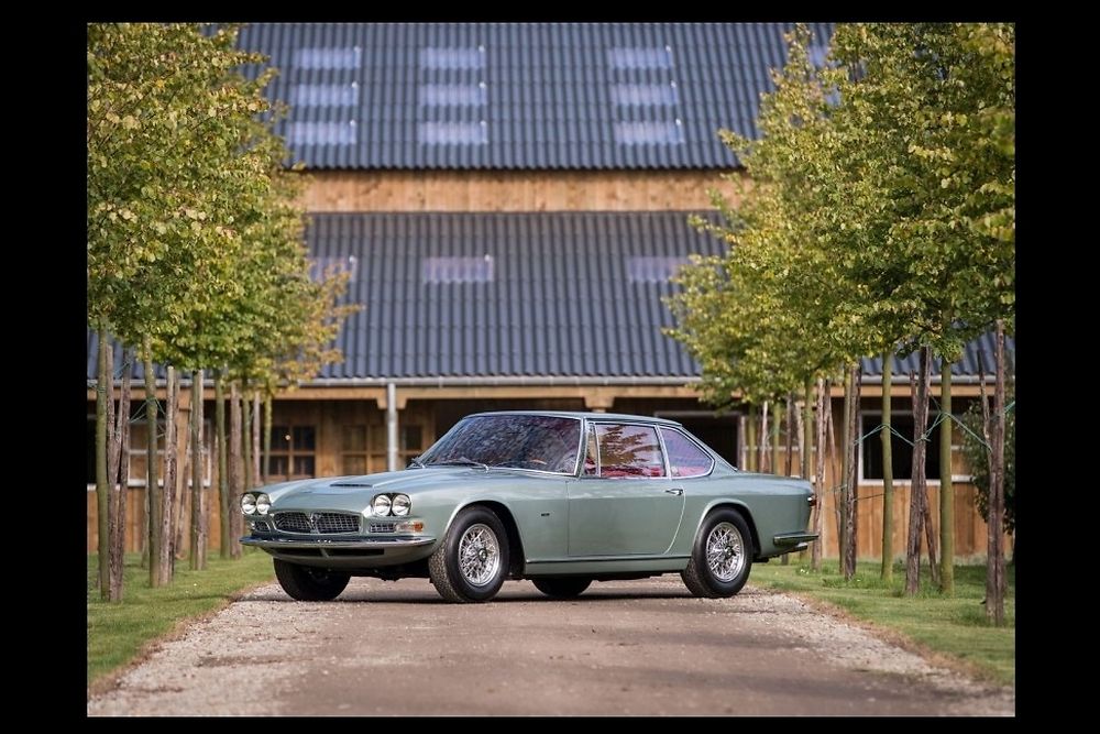 Lot 16 - Maserati Mexico 4.7 litres coupe Frua 1968 - estimation 550,000 - 750,000 euros. Exposee au Salon de Geneve 1968, ce coupe a moteur V8 4,7 litres n'a pas ete habille par Vignale, le carrossier en titre de Maserati a l'epoque, mais exceptionnellement par Frua, ce qui en fait une piece unique.
