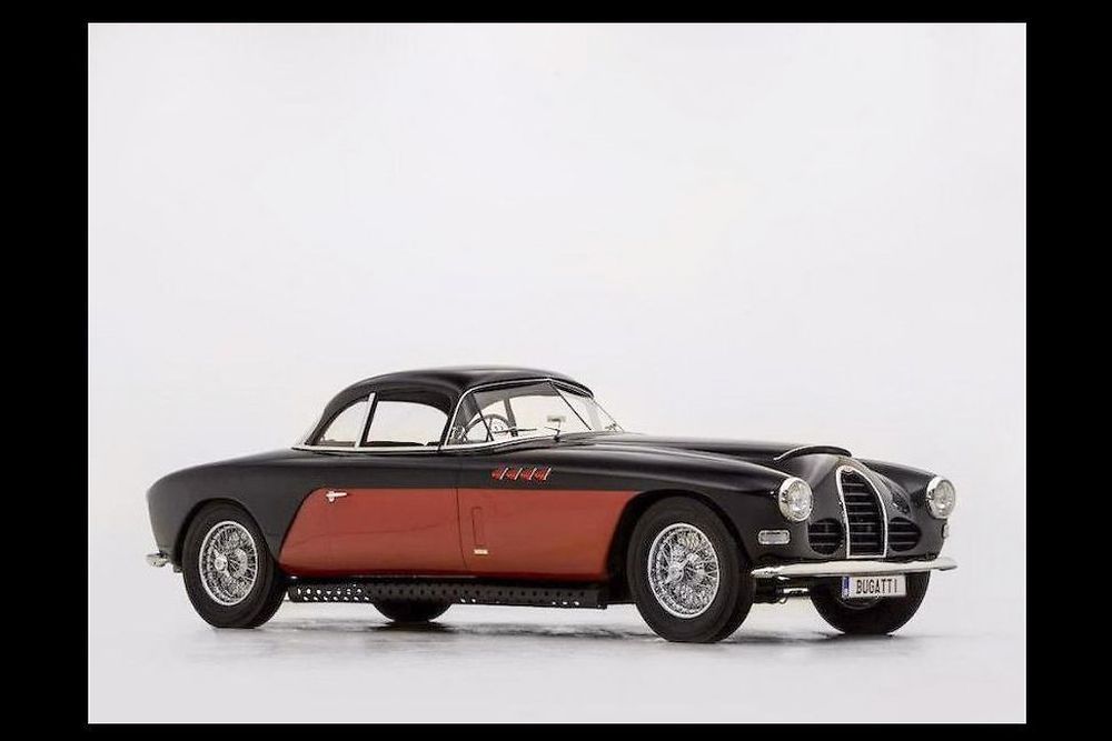 Lot 23 - Bugatti 101 Antem 1954 - estimation 1,500,000 - 1,800,000 euros. Anime par un 8 cylindres en ligne a compresseur, ce coupe 101 habille par le carrossier francais Antem en 1954 est une piece unique. Il a precedemment appartenu a l'acteur americain Nicolas Cage.