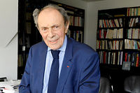 Michel Rocard dans son bureau, a Paris, le 8 juin.