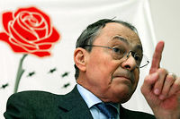Michel Rocard : l'homme de la "deuxieme gauche" a vu ses ambitions presidentielles mises en echec par Francois Mitterrand.  (C)(C) STR New / Reuters