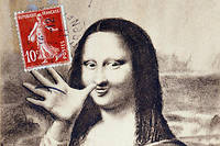 Representation detournee de "La Joconde" de Leonard de Vinci (1452-1519) : Mona Lisa (Monna Lisa) saluant pour signifier son depart pour retrouver son "Vinci". Carte postale humoristique editee au moment du vol de l'oeuvre par Vincenzo Peruggia (1881-1925) qui eut lieu le 20 aout 1911. (C)Collection privee