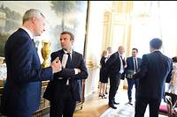 Emmanuel Macron en grande conversation avec Bruno Le Maire, ministre de l'Economie.
