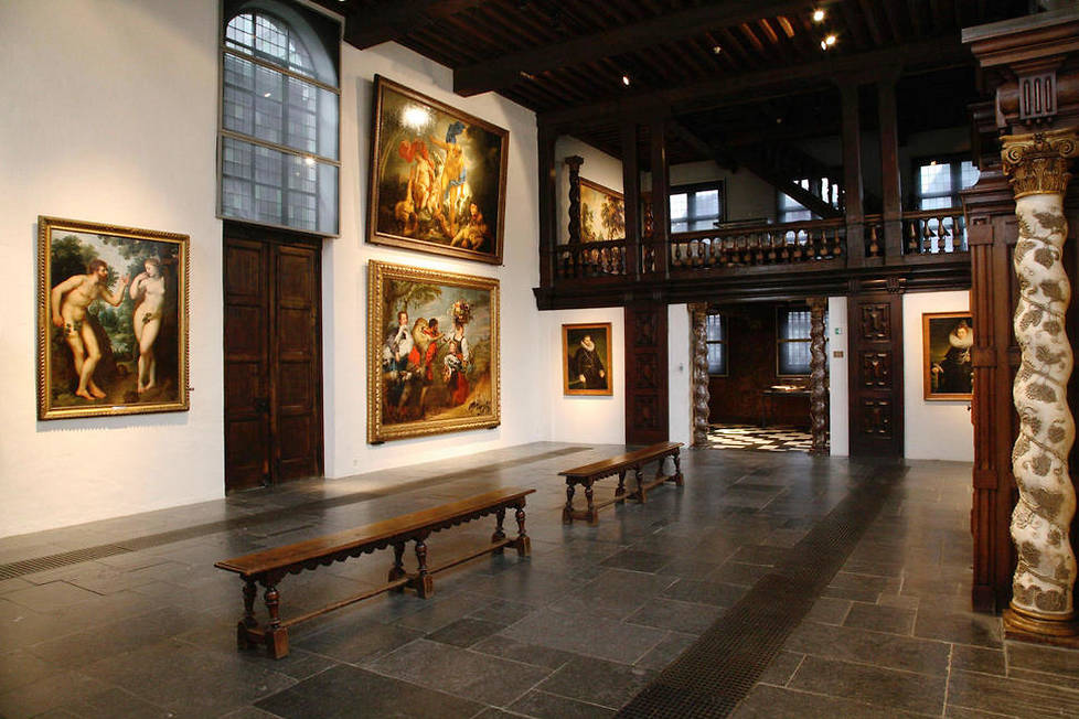 <p>
<B>Art flamand. </B>A Anvers, l'ancienne maison de Rubens, transformee en musee depuis 1946, presente une impressionnante collection du Maitre flamand, mais devoile egalement au public son quotidien au sein de cette splendide demeure de style Renaissance.</p>
<p> </p>