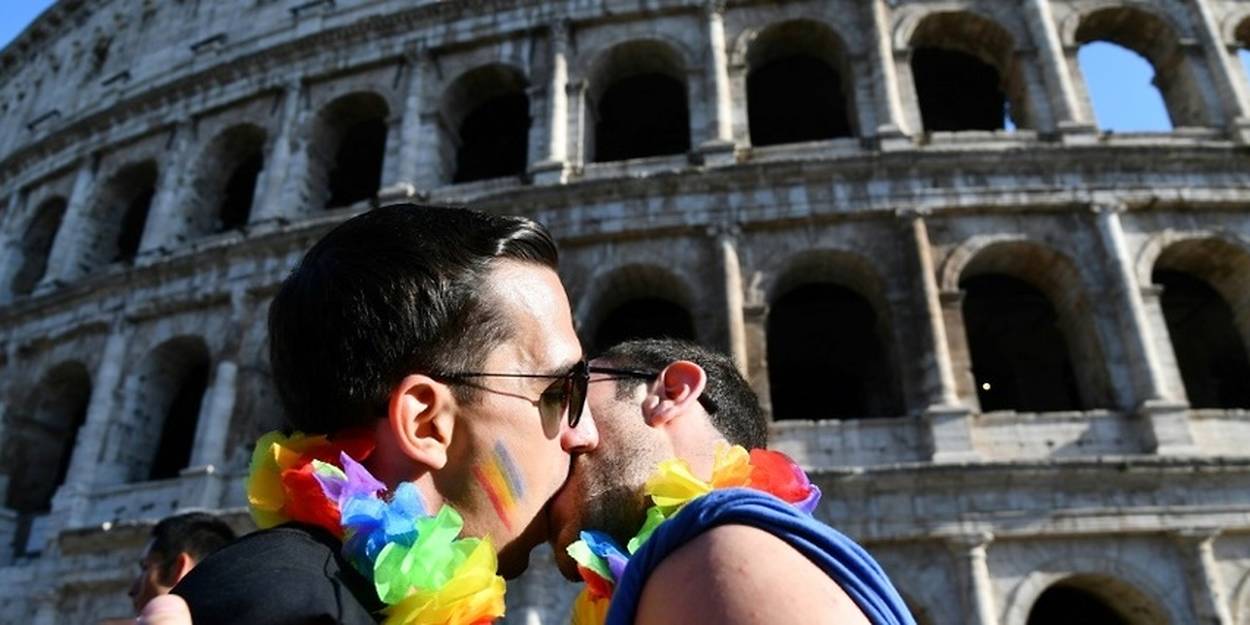 Gay Pride à Rome où un ministre nie l existence des familles homosexuelles