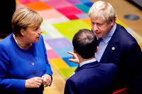  Boris Johnson, Emmanuel Macron et Angela Merkel discutent a Bruxelles le 17 octobre 2019.

