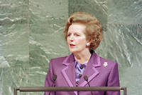             Margaret Thatcher a la tribune de l'ONU en 1989.
