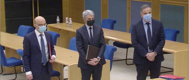 Le PDG de Public Senat, Emmanuel Kessler, le journaliste de CNews Damien Fleurot et  Christopher Baldelli, ancien patron de RTL, lors de leur audition devant les senateurs, le 23 mars. 
