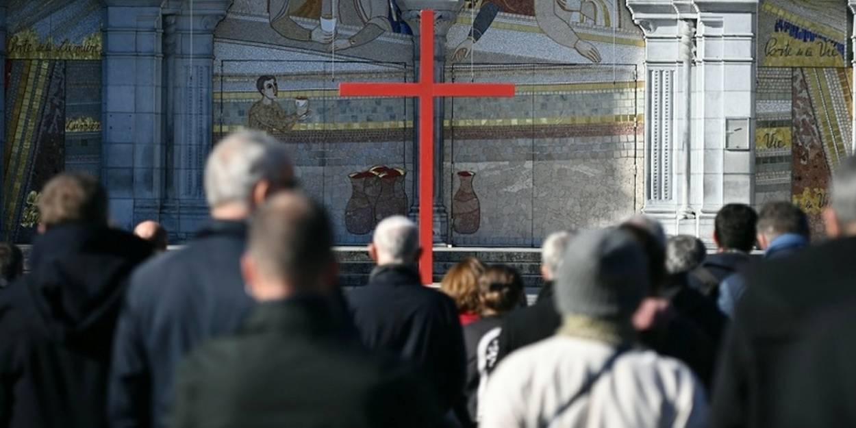 Au Son Du Glas Les V Ques Font M Moire Aux Victimes De