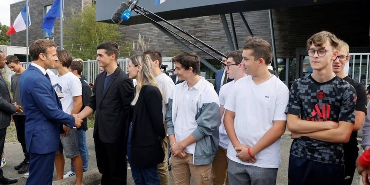 Macron lance le chantier de sa réforme très progressive du lycée