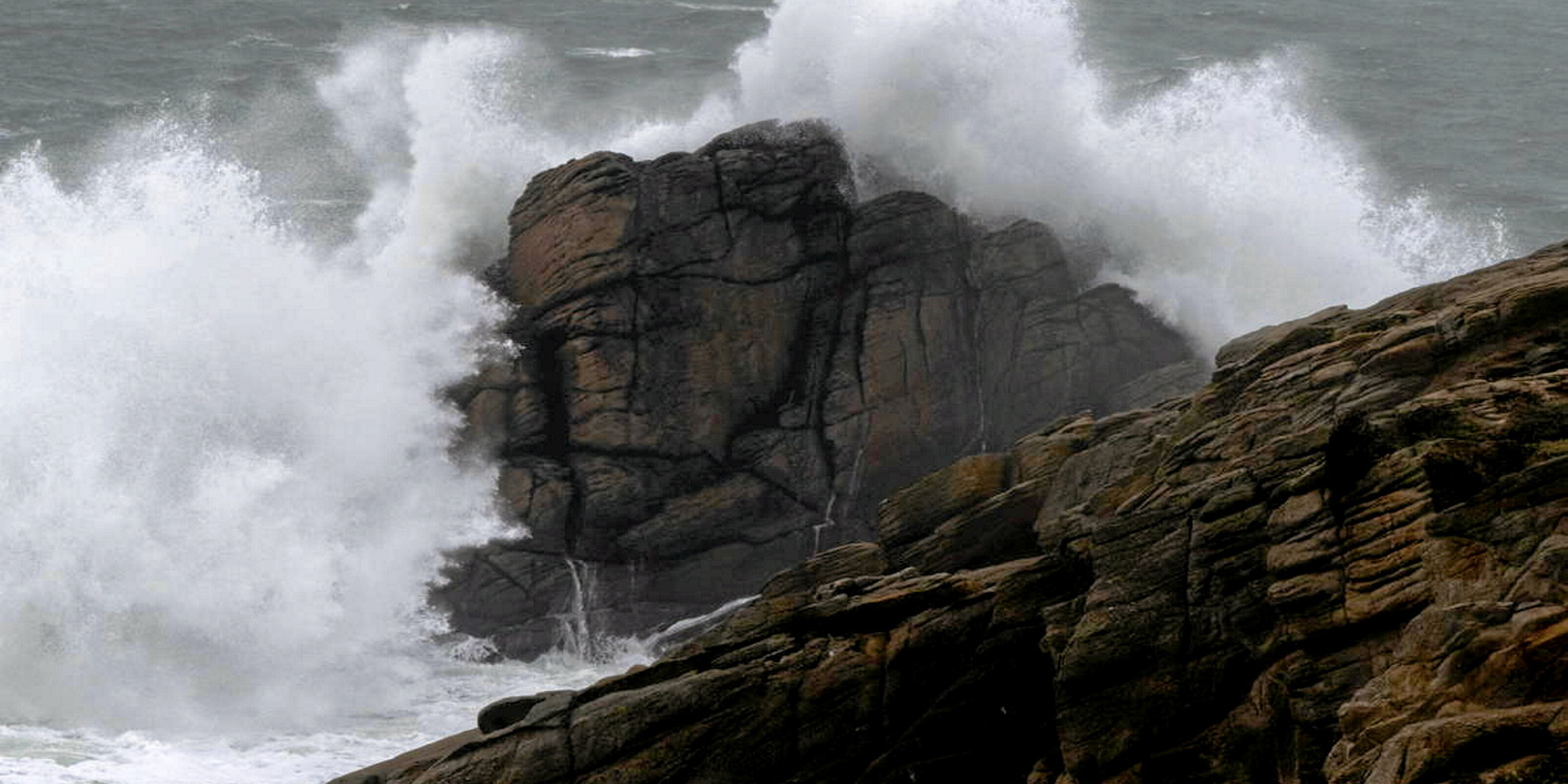 Crues pluies et vagues submersion huit départements en vigilance orange