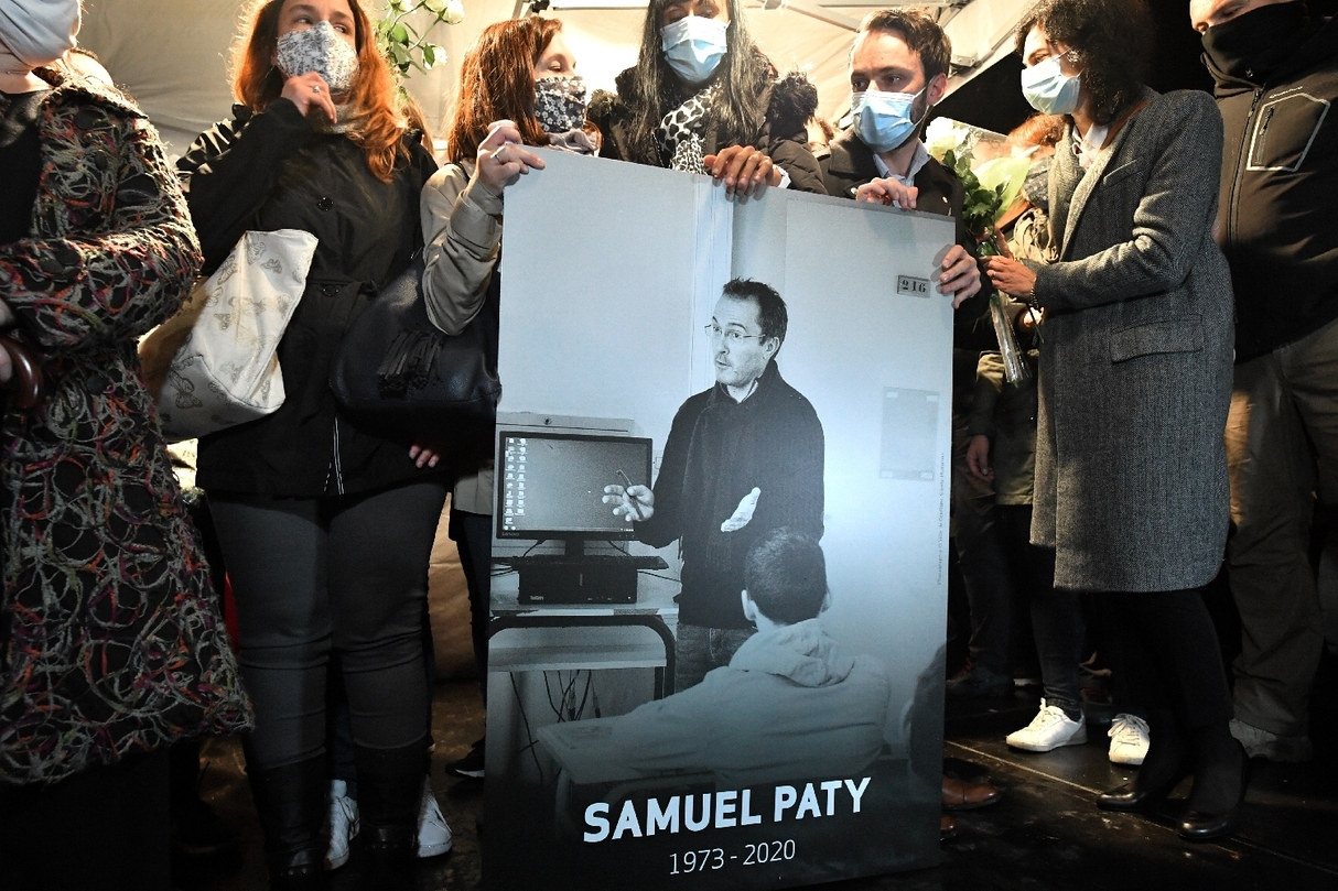 Assassinat de Samuel Paty sursis et bracelet électronique pour les six