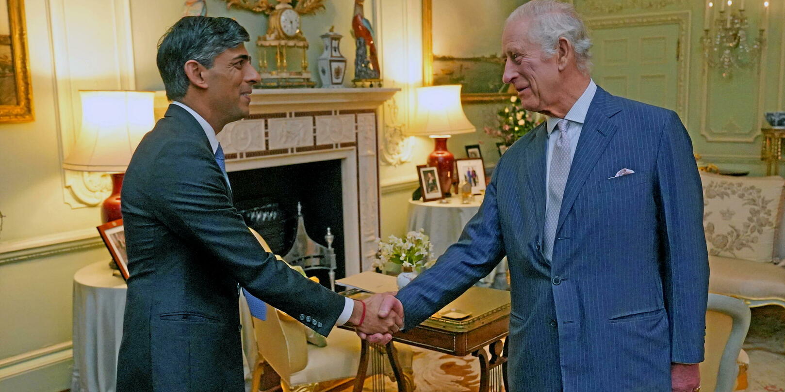 Le Roi Charles Iii Mu Aux Larmes Par Le Soutien Re U Apr S Lannonce