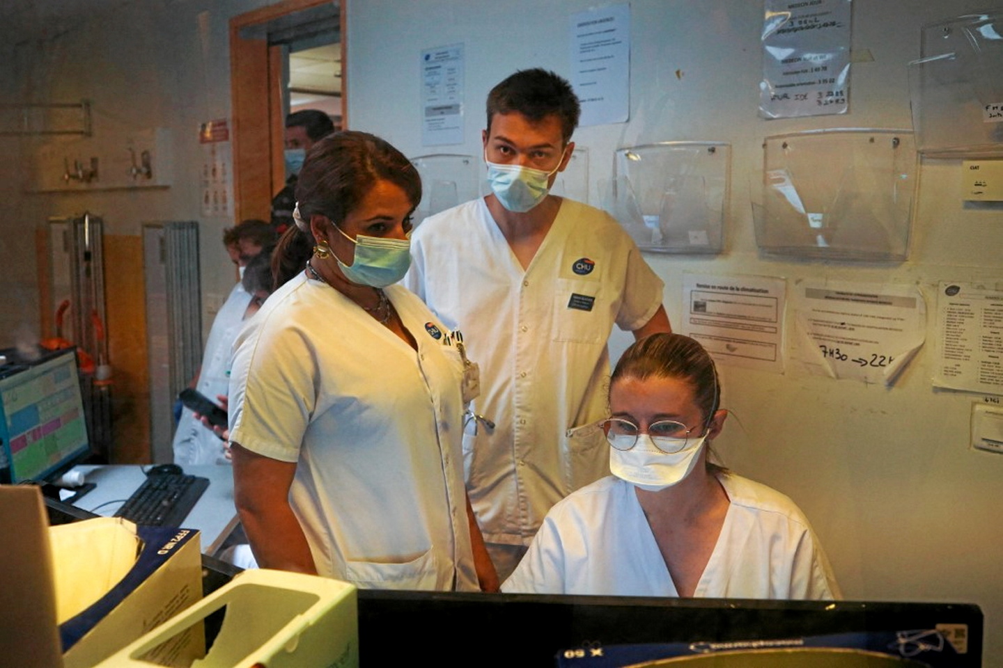 Covid-19 : Plusieurs hôpitaux réimposent le port du masque pour tous