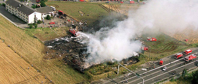 Le crash du Concorde, le 25 juillet 2000, a Gonesse (C) SECURITE CIVILE/SIPA