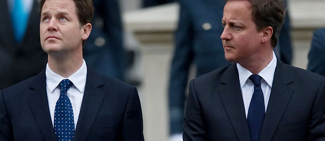 Nick Clegg et David Cameron (C) LEON NEAL / AFP