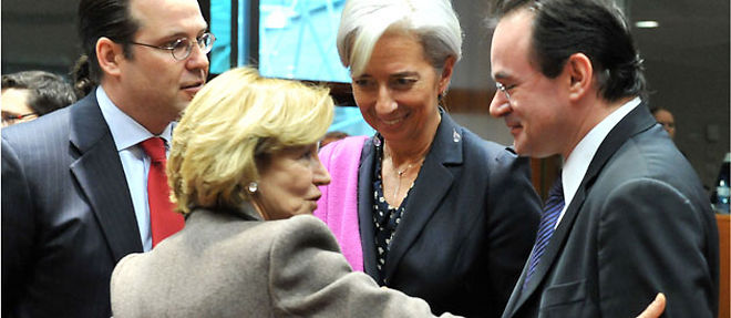 Christine Lagarde et les ministres de l'economie suedois, espagnols et grecs, avant une reunion de l'Ecofin en mars 2010 (C) AFP