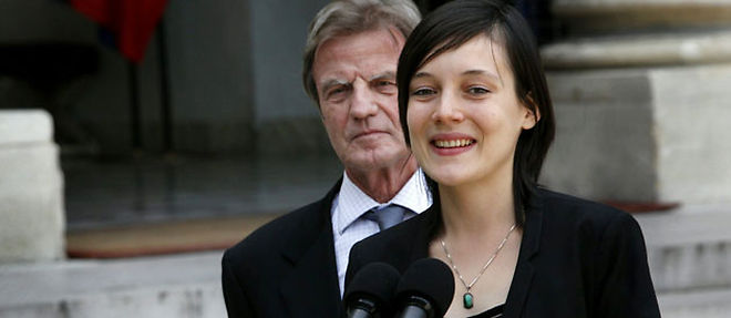 Clotilde Reiss, le 16 mai 2010, a l'Elysee, en compagnie de Bernard Kouchner (C) Edouard Bride / MAXPPP