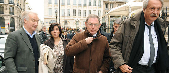 Noel Forgeard et ses avocats, le 24 novembre 2009 a Paris (C) HADJ/SIPA