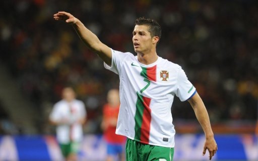 Cristiano Ronaldo, capitaine de l'equipe du Portugal lors du Mondial-2010 en Afrique du Sud et attaquant vedette du Real Madrid, serait devenu pere d'un garcon debut juin, rapportait dimanche la presse portugaise.