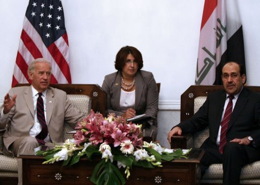 "MM. Biden et Maliki ont evoque les developpements politiques et les efforts pour former un gouvernement", a simplement indique le cabinet du Premier ministre dans un communique, qui precise par ailleurs que le dialogue entre les blocs irakiens se poursuit.