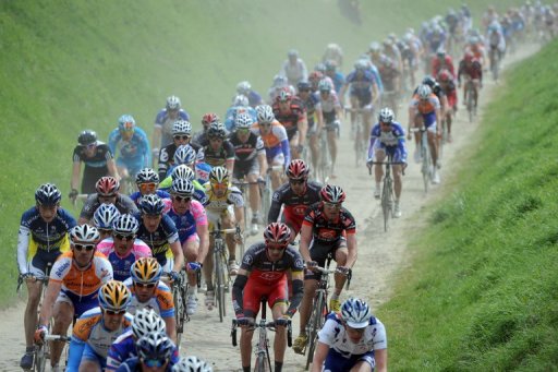 Le peloton du Tour de France passe mardi sur les mythiques secteurs paves de Paris-Roubaix redoutes par de nombreux coureurs, dont certains favoris pour la victoire finale qui n'ont aucune experience de l'Enfer du Nord.