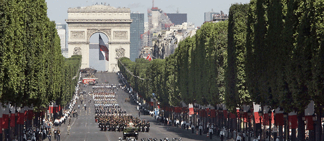 Le defile parisien du 14 juillet 2009 (C) AP Photo/Remy de la Mauviniere