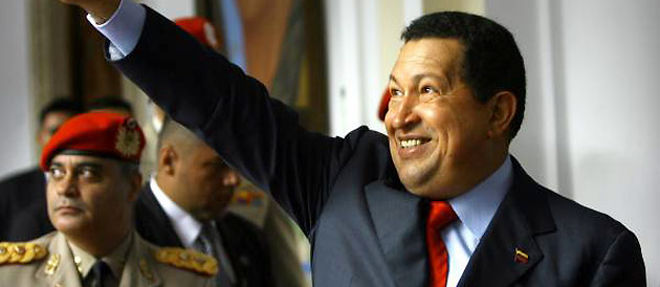 "Quels moments extraordinaires avons-nous vecus ce soir !" a ecrit Hugo Chavez, sur son compte Twitter, apres que les restes de Simon Bolivar eurent ete exhumes (C) JUAN CARLOS HERNANDEZ / MAXPPP