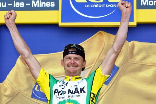 Landis, vainqueur dechu pour dopage du Tour 2006, eclaboussait une quinzaine de personnes, parmi lesquelles son ancien chef de file, Lance Armstrong, septuple vainqueur du Tour entre 1999 et 2005, et le fidele directeur sportif de ce dernier, Johan Bruyneel.