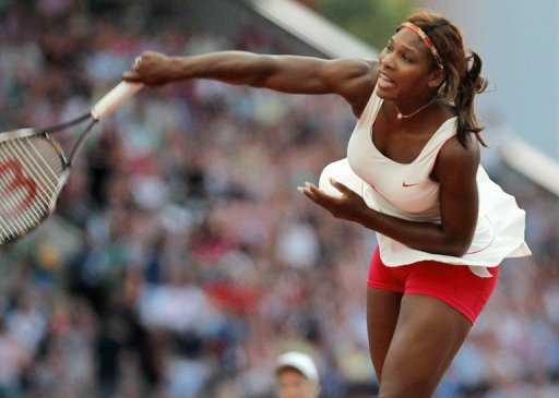L'Americaine Serena Williams, blessee au pied droit apres avoir marche sur des debris de verre dans un restaurant, a declare forfait pour les tournois d'Istanbul, Cincinnati et Montreal, a annonce samedi la N.1 mondiale qui doit subir une operation.