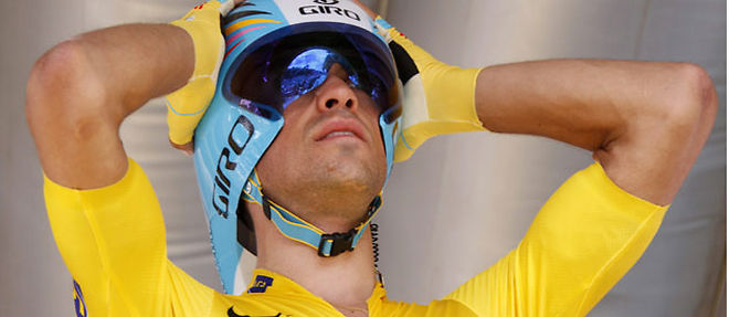 Alberto Contador precede desormais le Luxembourgeois Andy Schleck de 39 secondes au classement general (C) Reuters