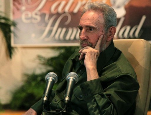 Le dirigeant cubain Fidel Castro a rejete vendredi les "pressions" de Washington pour la liberation d'un sous-traitant americain en rappelant l'incarceration aux Etats-Unis de cinq espions cubains qui, selon lui, pourraient etre relaches comme l'ont ete recemment dix espions russes.