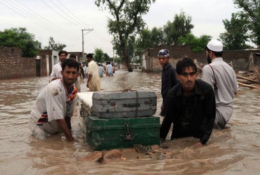 La Commission europeenne a annonce samedi le deblocage de 30 millions d'euros d'aide humanitaire pour le Pakistan, qui pourra notamment beneficier aux victimes des graves inondations liees a la mousson.