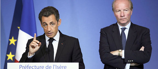 Nicolas Sarkozy et Brice Hortefeux, vendredi a Grenoble (C) AFP PHOTOS