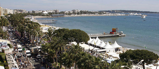 Les jeunes femmes ont ete prises en stop sur la Croisette, a Cannes (photo d'illustration) (C) Photo by Doug Peters/PA/ABACAPRESS.COM