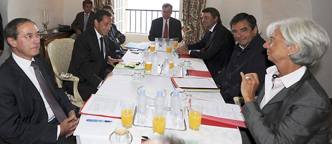 Nicolas Sarkozy a recu Francois Fillon, Christine Lagarde, Francois Baroin et Claude Gueant pour une reunion sur la "croissance et les deficits publics", vendredi, dans sa residence d'ete, au fort de Bregancon (C) AFP