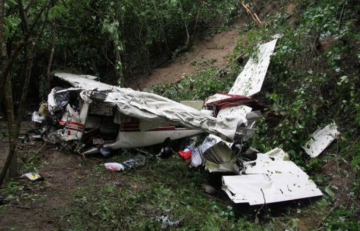 Six personnes ont trouve la mort dans un accident d'avion de tourisme vendredi dans le sud du Mexique, dont deux deputes et un maire, a annonce le Parquet local.