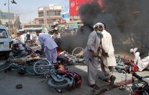 Au moins 57 personnes ont ete tuees dans l'attentat suicide de vendredi a Quetta, la capitale de la province du Baloutchistan, dans le sud-ouest du Pakistan, qui a vise une manifestation de chiites, a indique samedi la police dans un nouveau bilan.