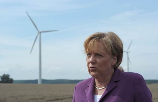 GTiraille entre les arguments economiques, climatiques et l'hostilite des Allemands a l'atome, le gouvernement d'Angela Merkel n'en finit plus de se debattre avec le nucleaire, mais a promis une decision pour la fin du mois.