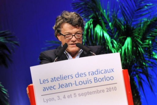 Jean-Louis Borloo a salue les retrouvailles des familles centristes de la droite, qu'il a reunies samedi a Lyon, en les appelant a "travailler ensemble" au sein de la majorite pour 2012, sans evoquer son eventuelle candidature a cote du candidat Nicolas Sarkozy.