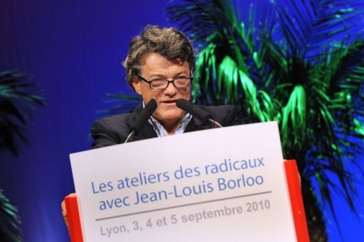 Jean-Louis Borloo, presente comme le seul a droite capable de ramener dans le camp presidentiel l'electorat rallie a Francois Bayrou en 2007, s'est impose comme federateur des centristes de la majorite qui ont repondu en force, samedi a Lyon, a son appel au rassemblement pour 2012.