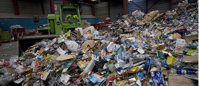 Tous les dechets recyclables ne sont pas acceptes par les centres de tri (C) SIPA