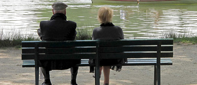 D'apres une etude Aviva, les futurs retraites francais ont interet a economiser 8.000 euros par an pour completer leur future pension (C) Abacapress.com