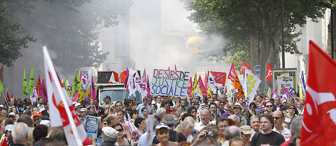 A Paris, 47.000 personnes ont defile contre la reforme des retraites selon la police, tandis que la CGT en a recense 130.000 (C) Laurent Cipriani/AP/SIPA