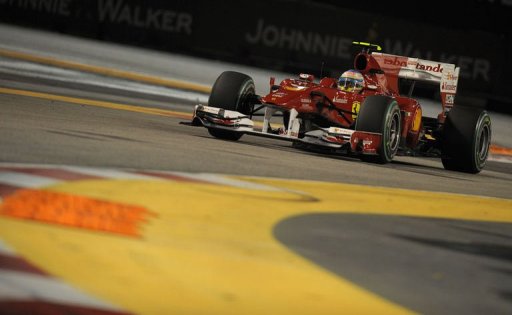 L'Espagnol Fernando Alonso (Ferrari) partira dimanche en pole position du Grand Prix de Singapour de Formule 1, 15e epreuve de la saison, apres avoir reussi le meilleur temps des qualifications, samedi soir sur le circuit de Marina bay, dans les rues de la cite-Etat.