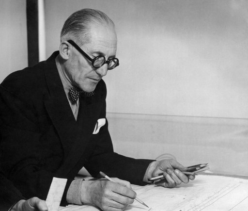 La banque suisse UBS a decide de stopper une campagne publicitaire mettant en scene le celebre architecte suisse Le Corbusier, accuse dans la presse helvetique d'antisemitisme, a declare mercredi a l'AFP une porte-parole d'UBS.
