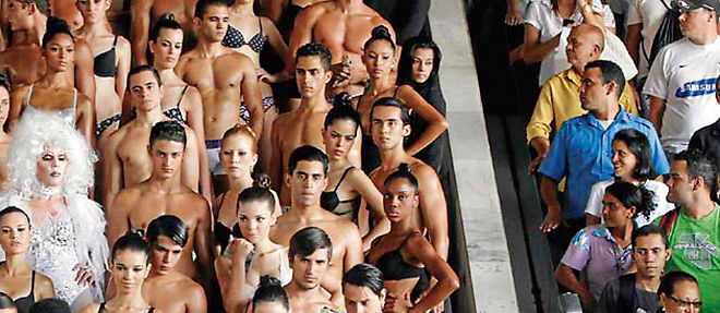 Dans le pays le plus metisse du monde, la beaute type reste europeenne (ici, des mannequins celebrent la journee du sous-vetement, le 10 fevrier 2010) (C) Ricardo Morales / Reuters