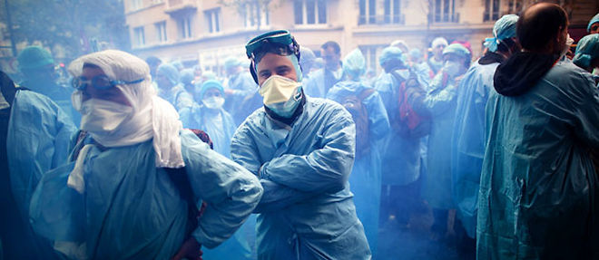 Plusieurs centaines d'infirmiers anesthesistes, reclamant la reconnaissance de leur diplome au niveau master, avaient manifeste le 1er octobre a Paris (C) AFP