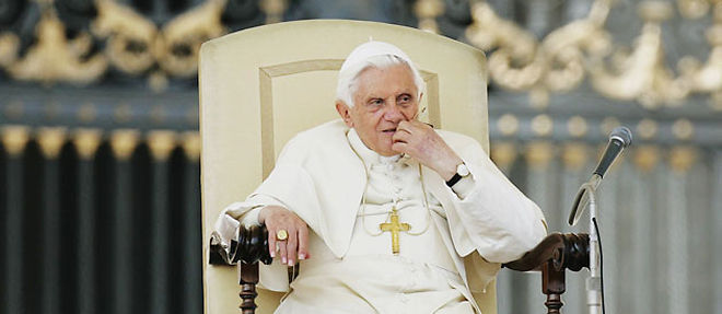 Le Vatican a vivement critique le choix du "pere" de la fecondation in vitro pour le prix Nobel de medecine 2010, Robert Edwards (C) AFP.
