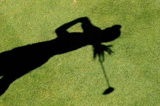Une championne de golf transgenre, Lana Lawless, poursuit la Ligue professionnelle de golf americaine (LPGA) sur une regle precisant que toutes les concurrentes doivent etre "des femmes de naissance" rapporte mercredi le New York Times.